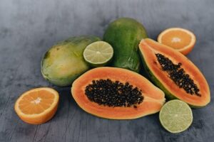 goyave papaye mangue et agrumes sont des aliments riches en vitamine C